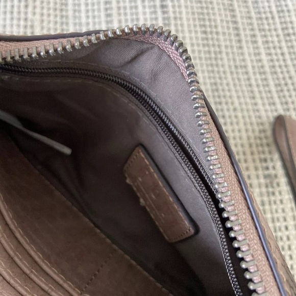 Cute smaller wristlet / clutch.  Euc - Picture 3 of 3